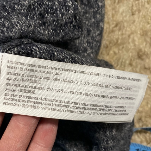 Hollister Woman’s Long Grey Sleeved  Cardigan Sweater (Medium) - Picture 5 of 12